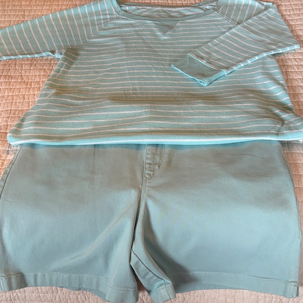 Pretty  ladies Short outfit XL shorts 12. $25